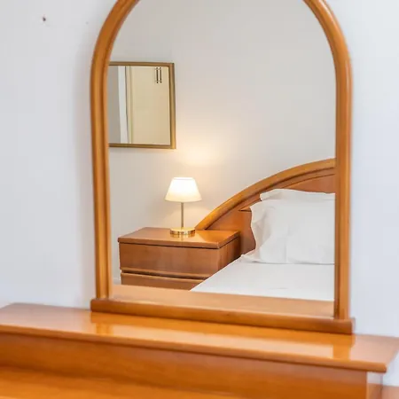 Daire Dennis Ii First Floor