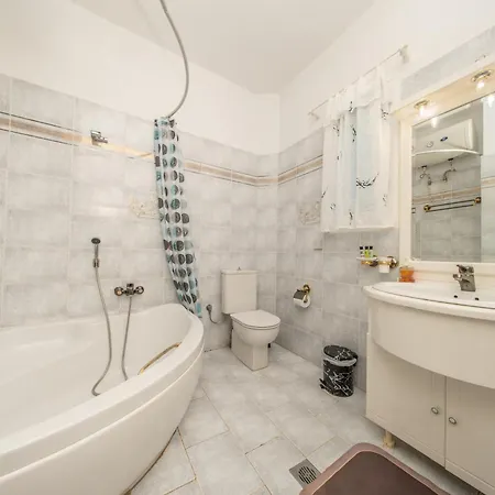 Daire Dennis Ii First Floor *